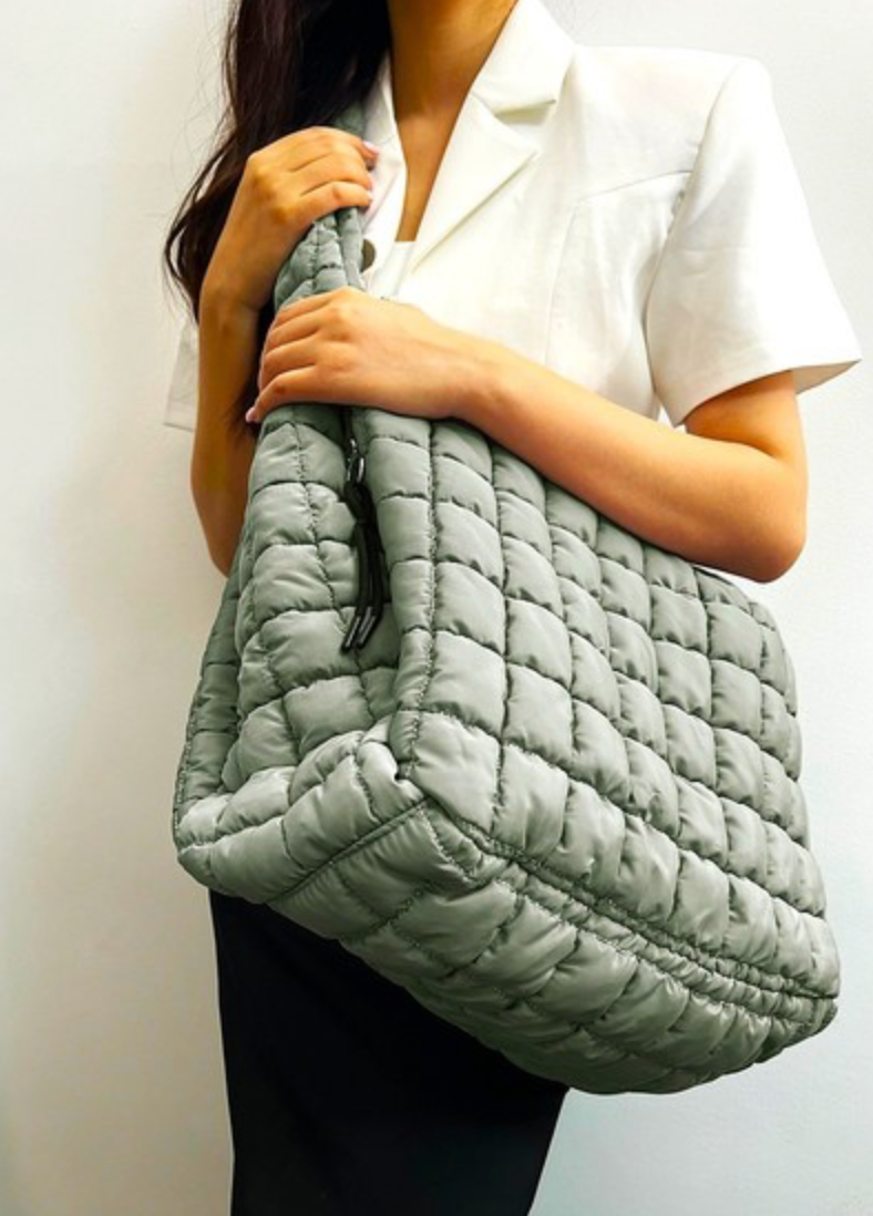 OVRSZD QUILTED CARRYALL BAG