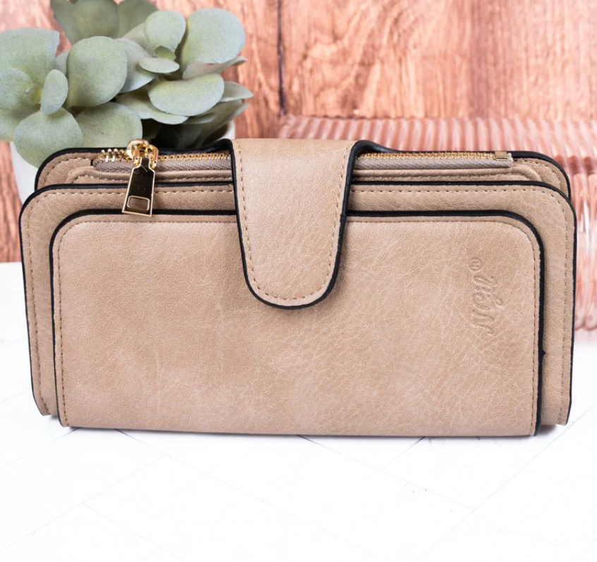 ESSENTIALS WALLET