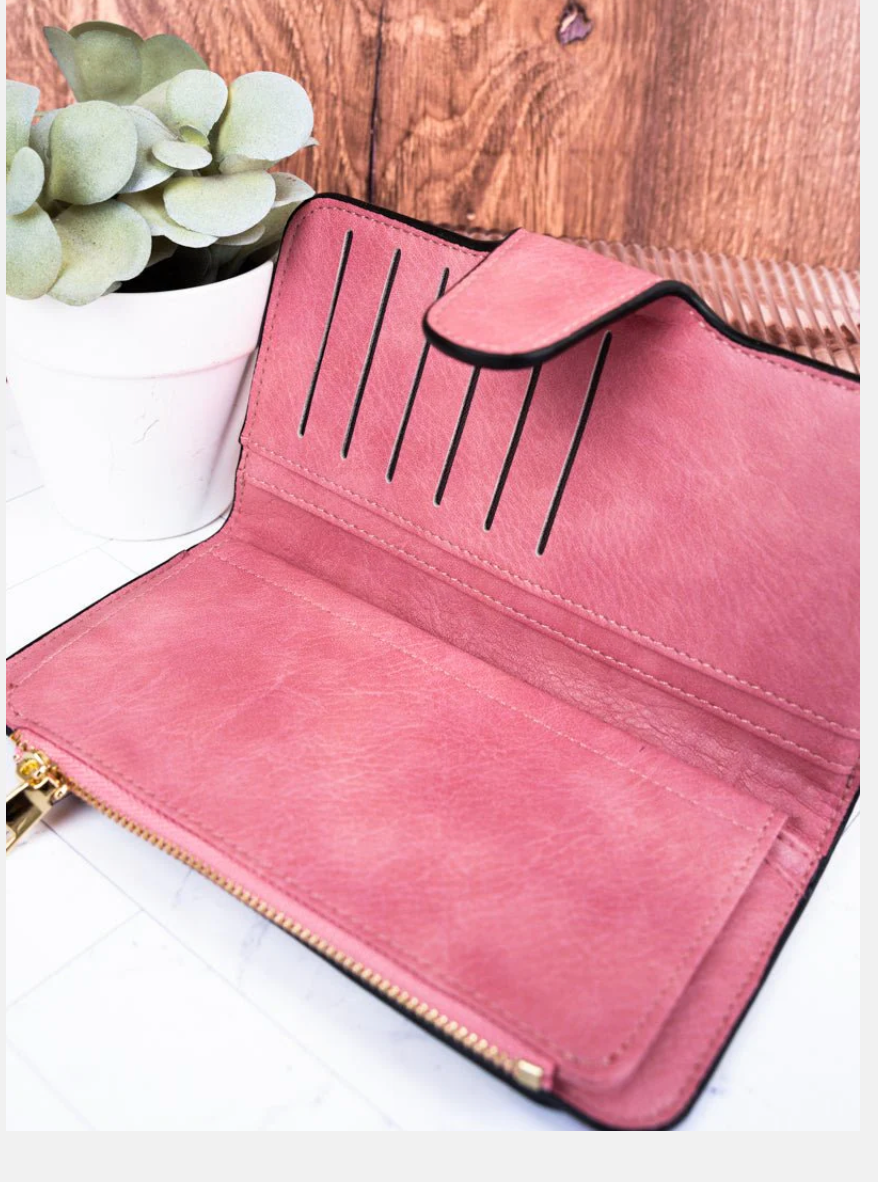 ESSENTIALS WALLET
