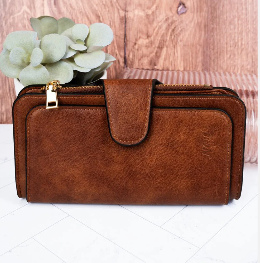 ESSENTIALS WALLET