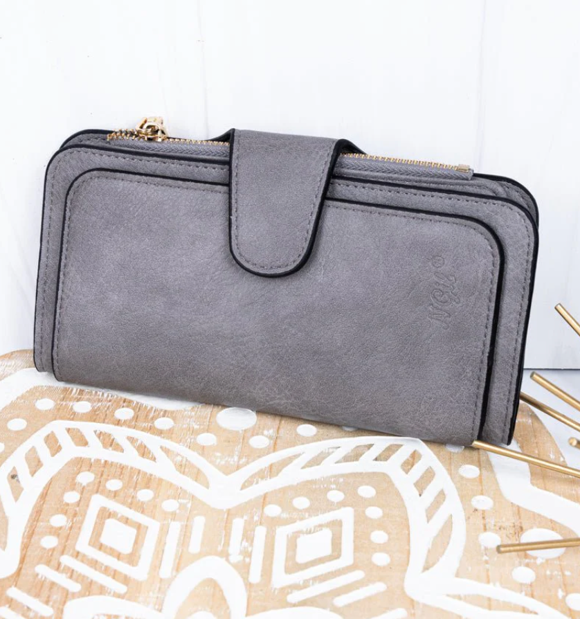 ESSENTIALS WALLET