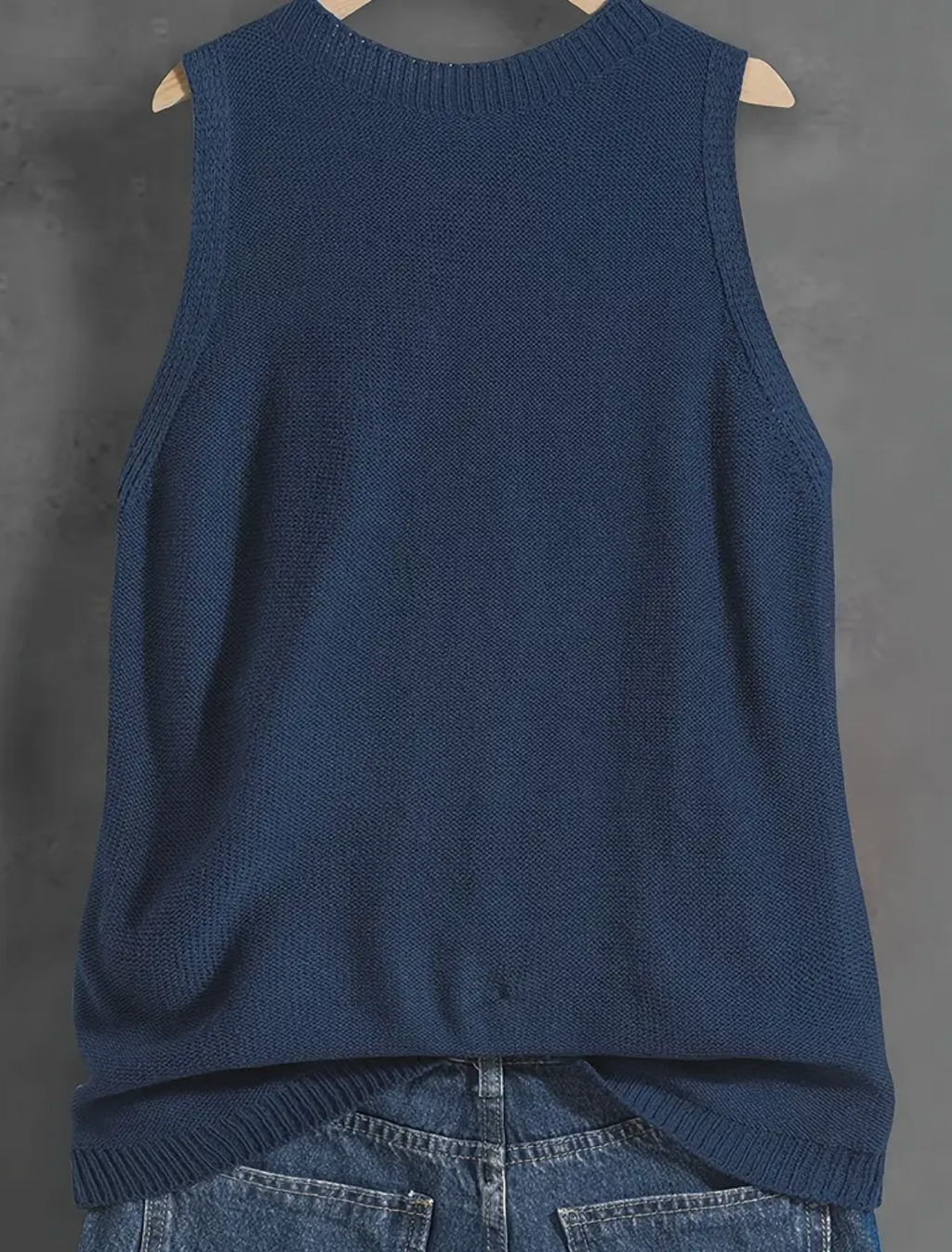 SLEEVELESS SWEATER