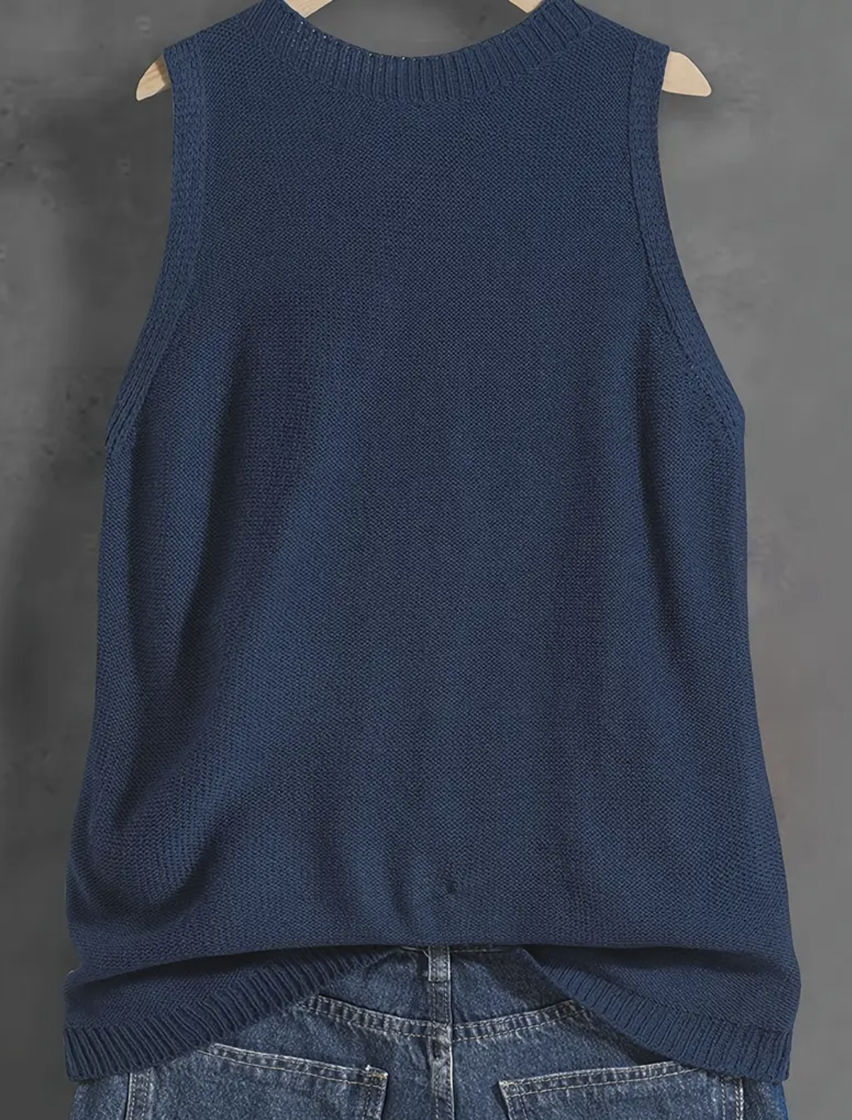 SLEEVELESS SWEATER