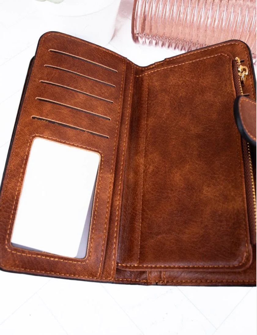 ESSENTIALS WALLET