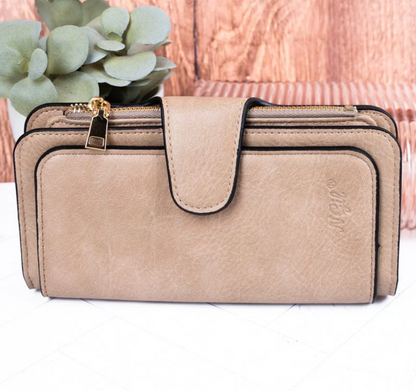 ESSENTIALS WALLET