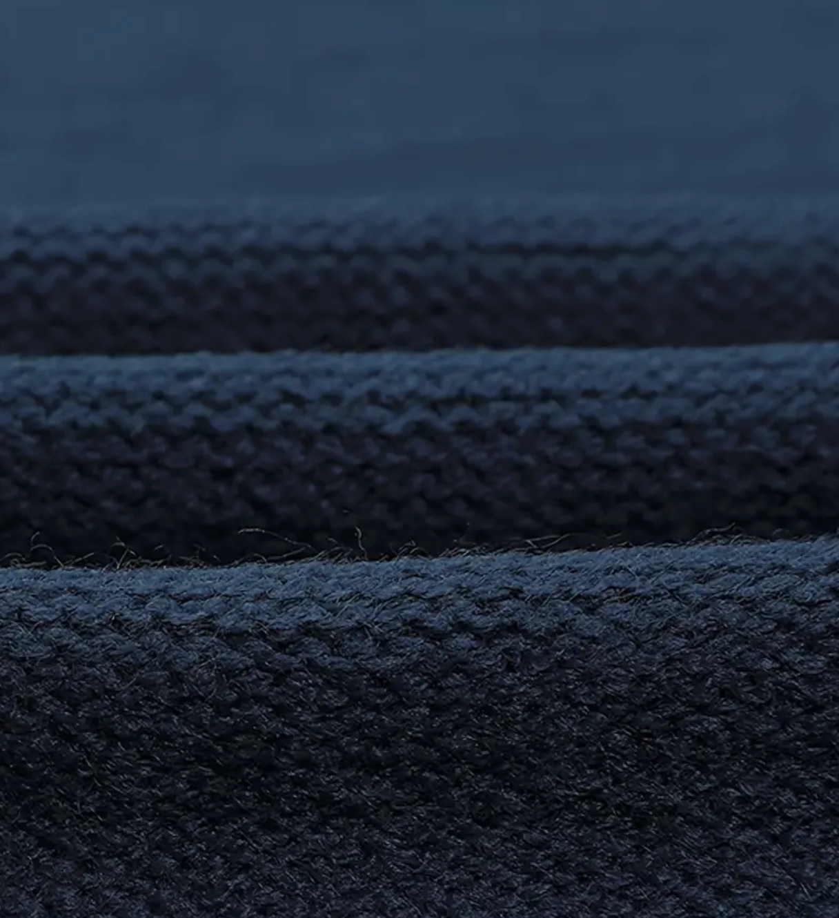 SLEEVELESS SWEATER