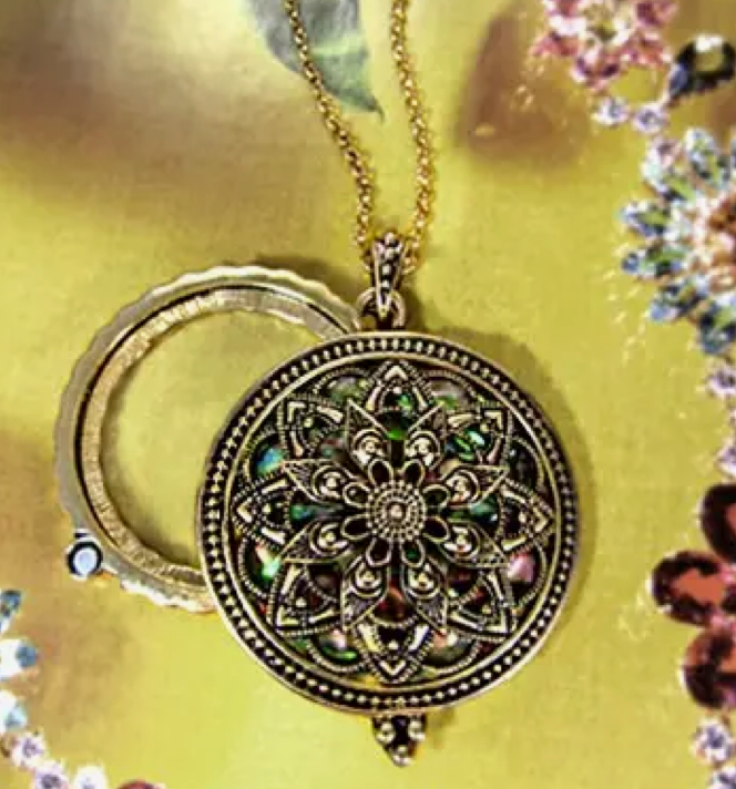 6Xs MAGNIFIER GLASS PENDANT
