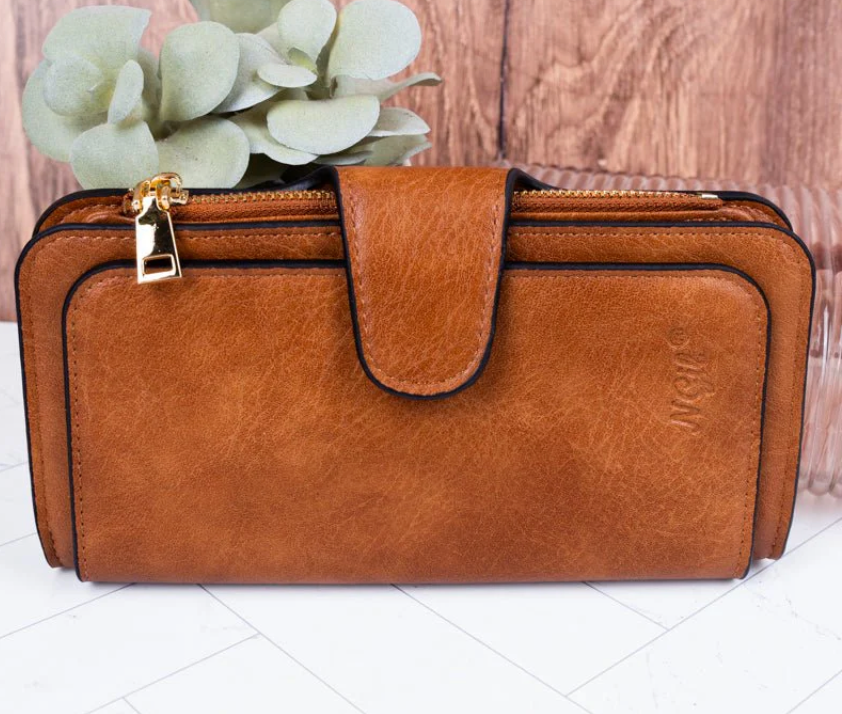 ESSENTIALS WALLET