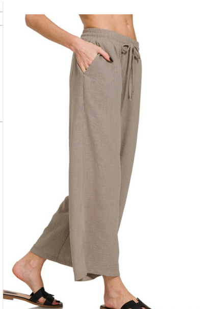 WOVEN CREPE ELASTIC WAIST CROP PANT