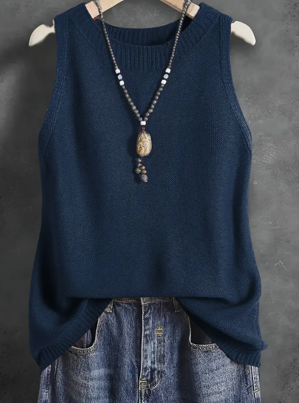 SLEEVELESS SWEATER