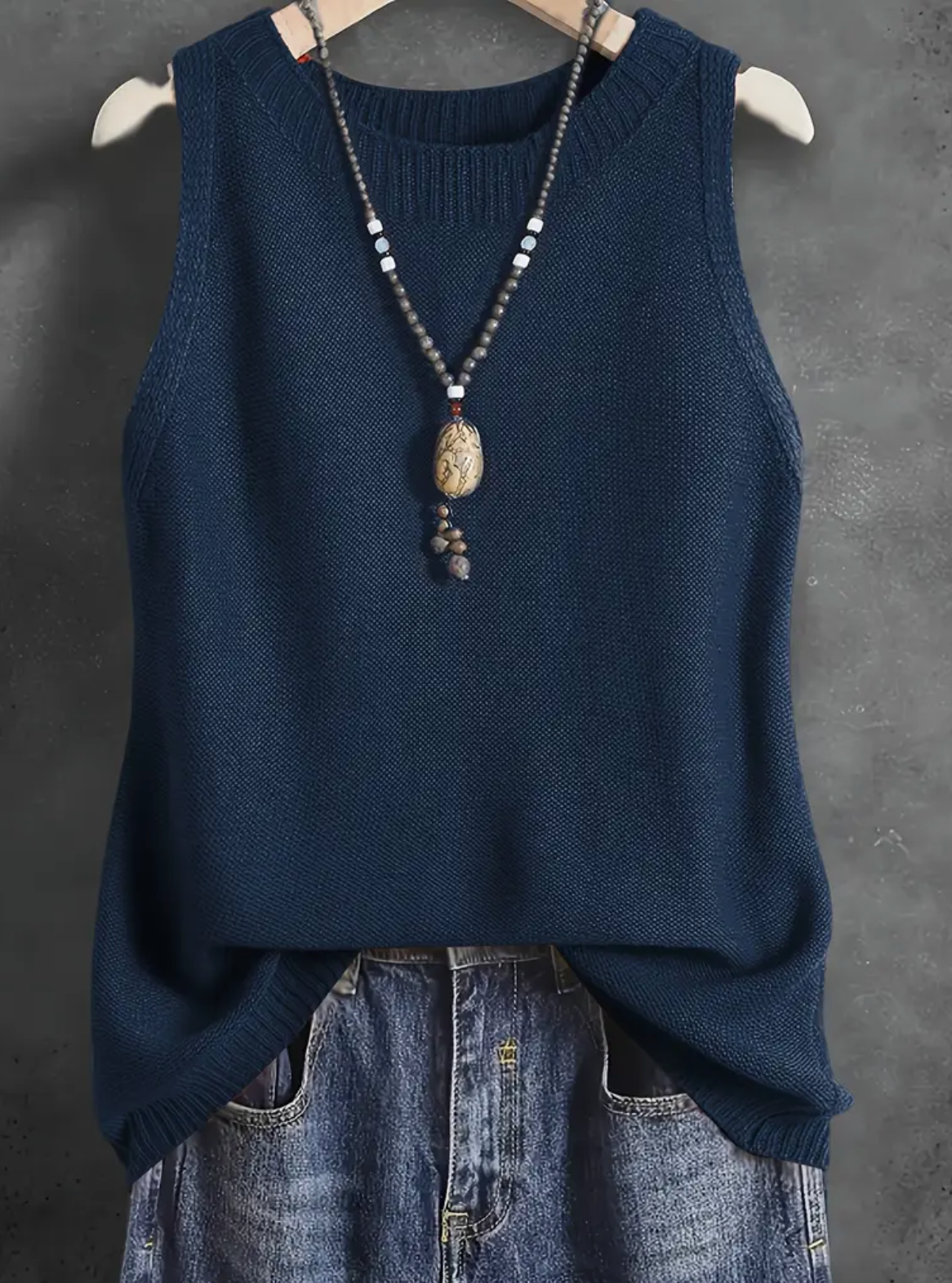 SLEEVELESS SWEATER