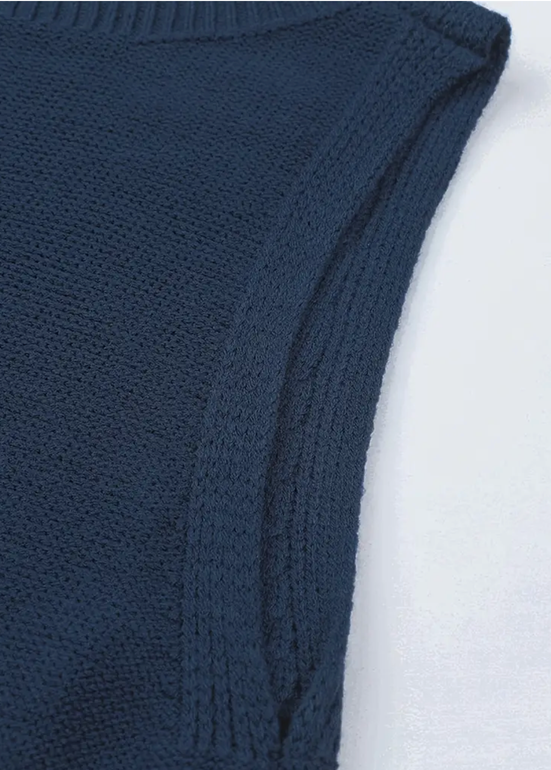 SLEEVELESS SWEATER